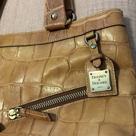 Dooney & Bourke Cinzia Crocodile Alligator Embossed Hobo Brown Shoulder Bag - Picture 3 of 3